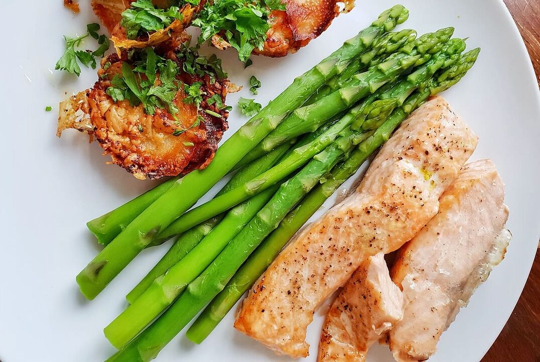 Baked fish with asparagus in the low-carb diet menu